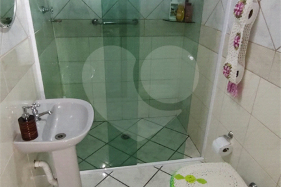 Sobrado à venda com 4 quartos, sendo 3 suítes, em Parque São Domingos, São Paulo, SP
