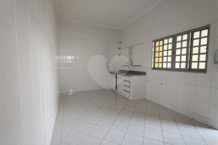 Casa à venda com 3 quartos, sendo 1 suíte, em Vila Assis, Sorocaba, SP