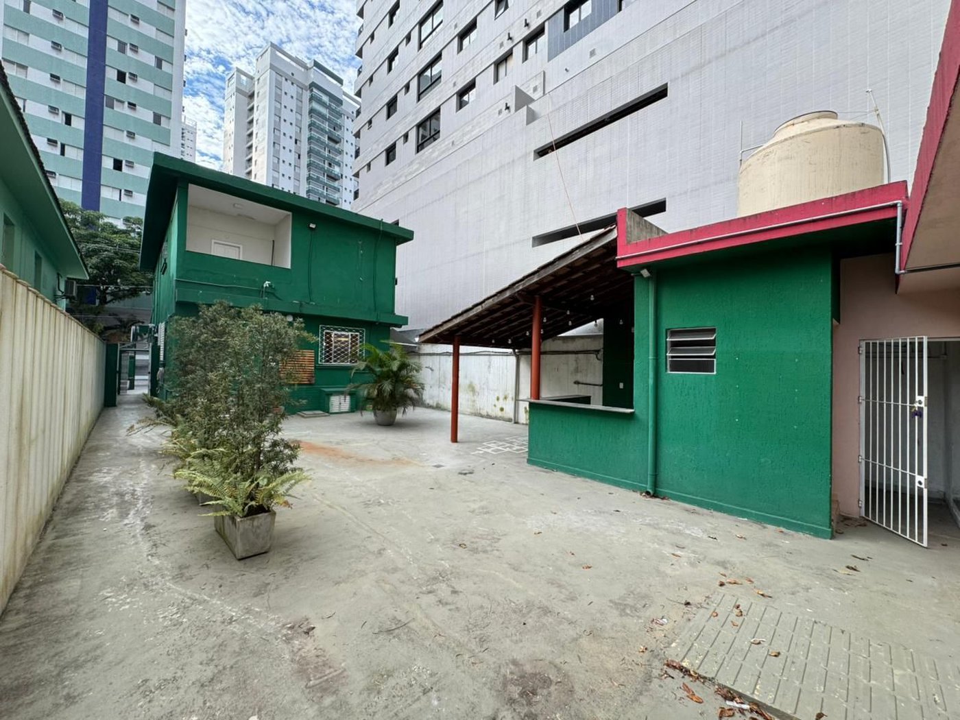 Casa com 4 dormitórios, 324 m² de área total- venda por R$ 3.200.000 ou aluguel por R$ 16.000/mês + IPTU - Aparecida - Santos/SP