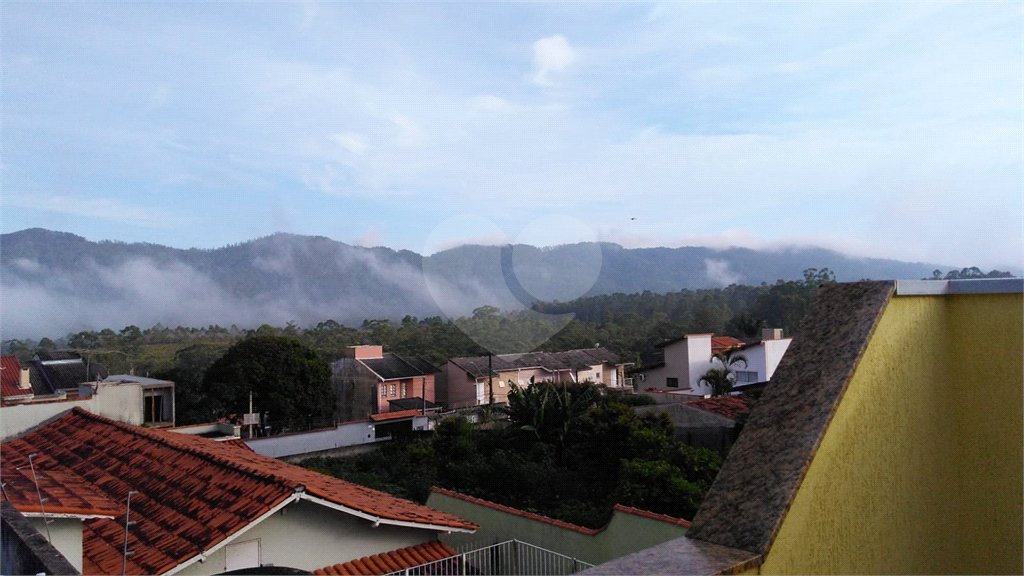 Sobrado à venda com 3 quartos, sendo 1 suíte, em Vila Suissa, Mogi das Cruzes, SP