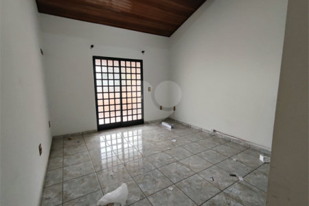 Casa para alugar com 4 quartos, sendo 1 suíte, em Vila Judite, Itapetininga, SP