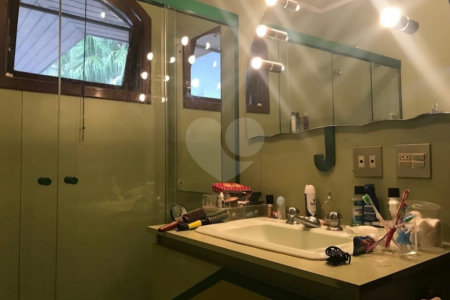 Casa à venda com 5 quartos, sendo 2 suítes,  em Jardim Everest, São Paulo, SP