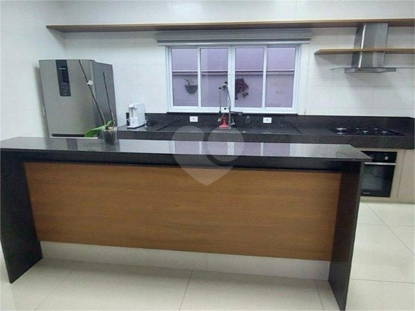 Casa à venda ou para alugar com 3 suítes no condomínio Mont Blanc, Sorocaba - SP