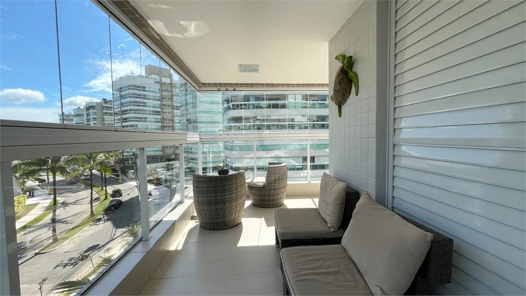 Apartamento à venda com 3 quartos, sendo 2 suítes,  em Riviera de São Lourenço, Bertioga, SP