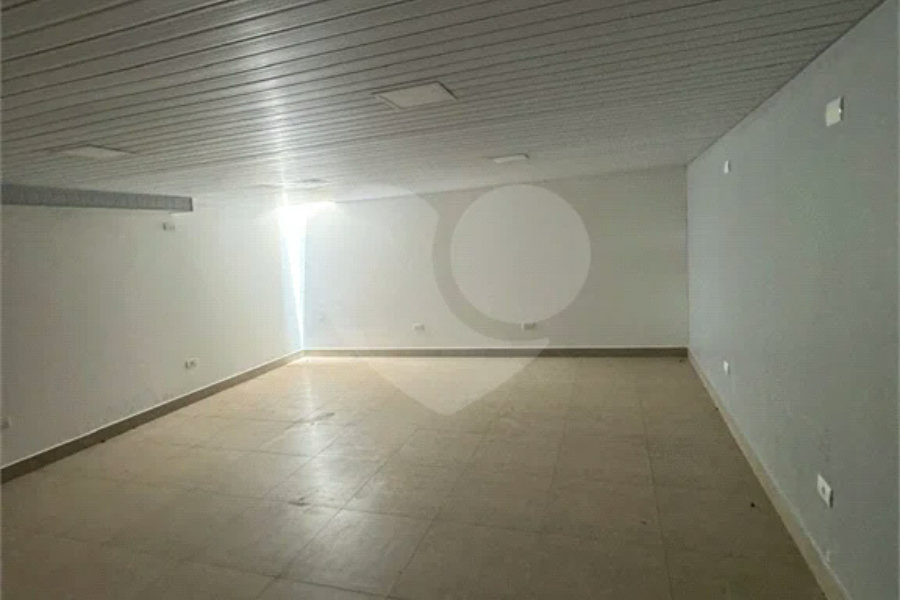 Salão Comercial para locação no Vila Industrial.