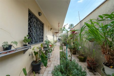 Casa a venda no Planalto Paulista, 2 suítes, 4 vagas, 230 m², quintal e localização privilegiada