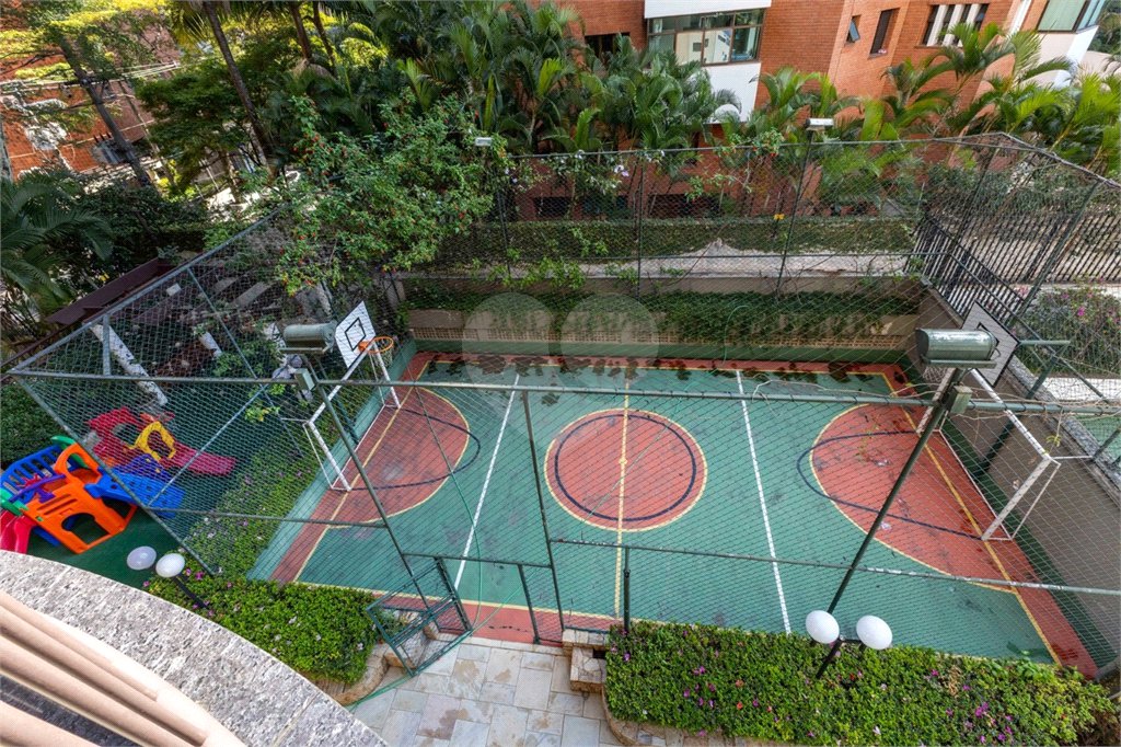 Apartamento à venda com 4 quartos, sendo 3 suítes, em Moema, São Paulo, SP