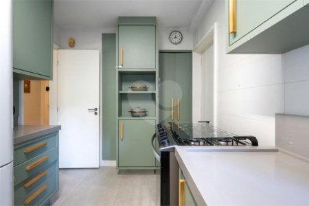 Apartamento à venda com 3 quartos, sendo 1 suíte, em Jardim Morumbi, São Paulo, SP