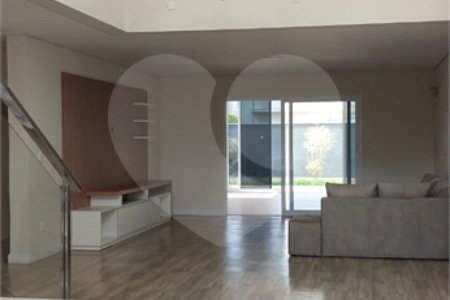 Casa à venda com 3 suítes no condomínio Figueira Garden, Atibaia - SP