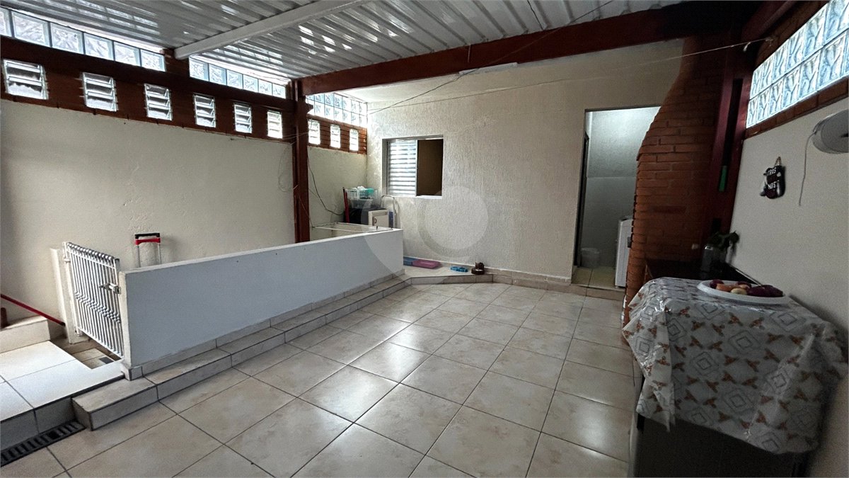 Sobrado à venda com 3 quartos, sendo 2 suítes, em Cidade São Francisco, São Paulo, SP