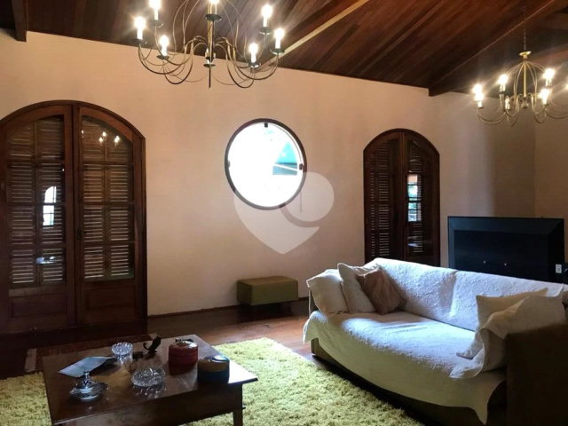 Casa à venda com 5 quartos, sendo 3 suítes,  no condomínio Alpes da Cantareira, Mairiporã - SP