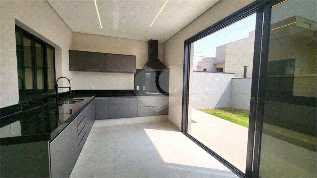 Casa à venda com 3 suítes no condomínio Vita Verdi, Valinhos - SP