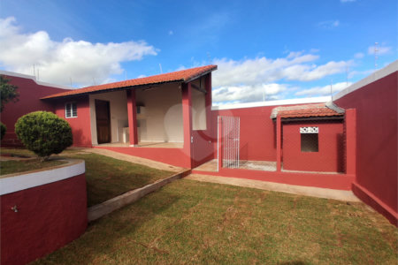 Sobrado à venda ou para alugar com 3 quartos, sendo 2 suítes,  em Parque Atenas do Sul, Itapetininga, SP