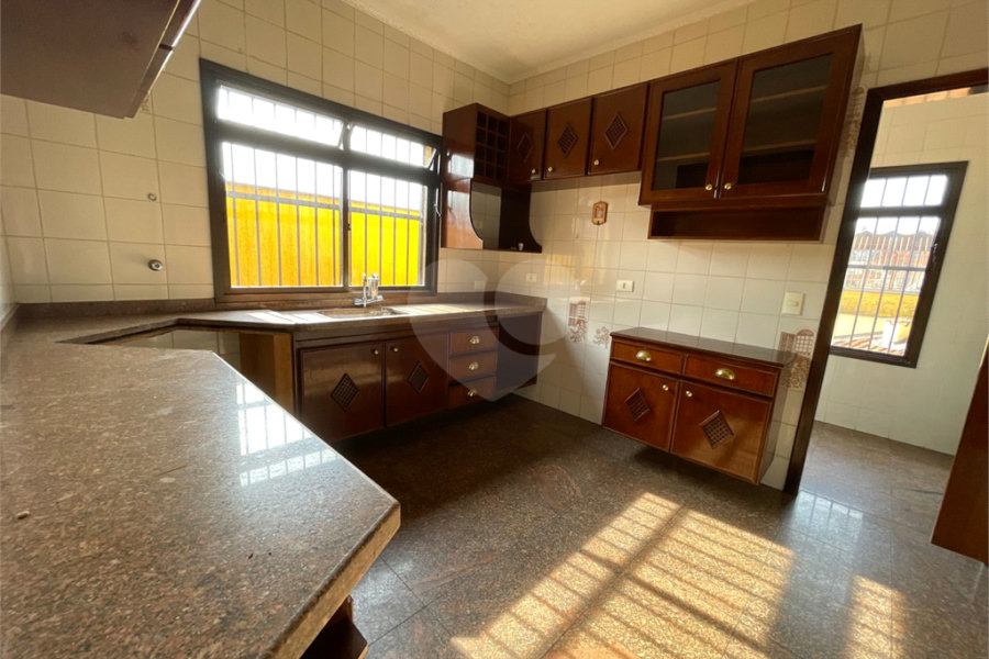Sobrado à venda com 4 quartos, sendo 1 suíte, em Vila Nova Cachoeirinha, São Paulo, SP