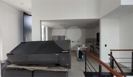 Casa à venda ou para alugar com 5 quartos, sendo 3 suítes, no condomínio Figueira Garden, Atibaia - SP
