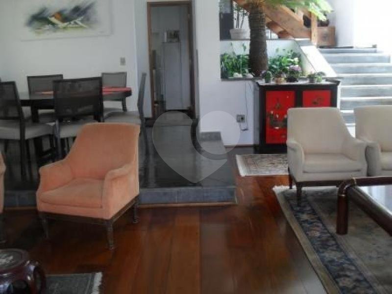Sobrado à venda com 3 suítes em Jardim Leonor, São Paulo, SP