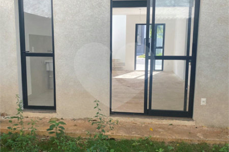 Casa à venda com 2 suítes no condomínio Vila Ilha de Creta, Valinhos - SP