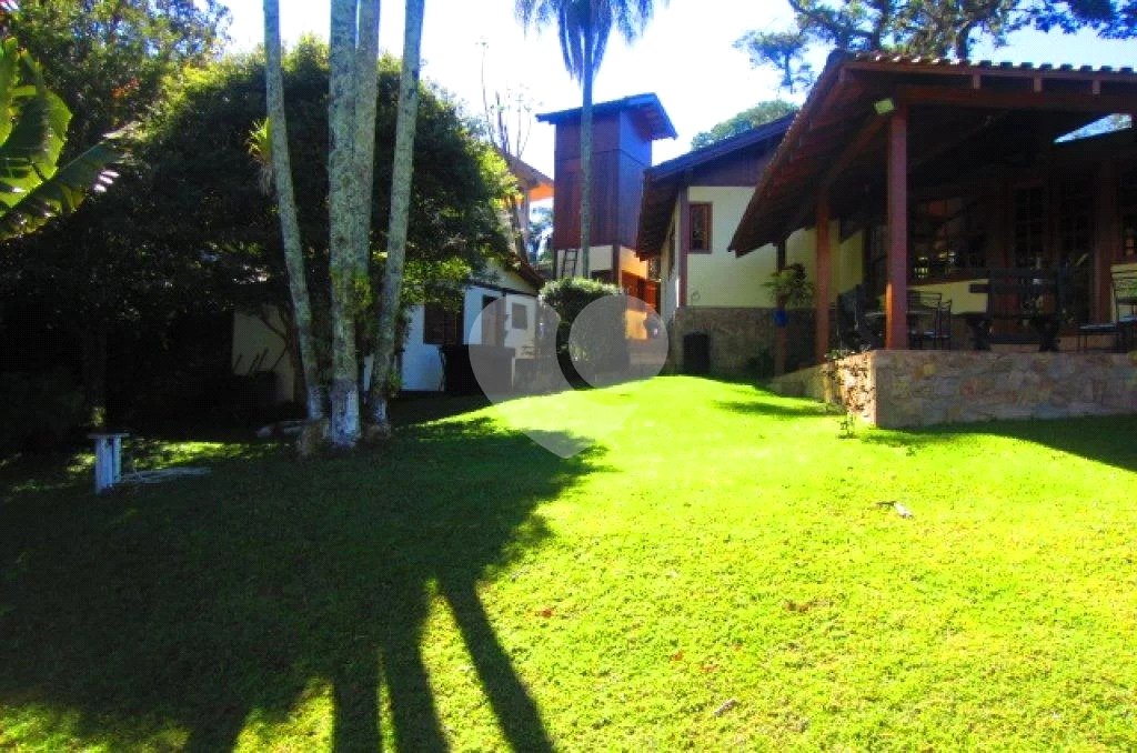 Casa à venda com 3 suítes no condomínio Associação Reserva das Hortênsias, Mairiporã - SP