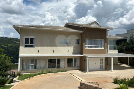 Casa à venda ou para alugar com 5 suítes no condomínio Quebec Villie, São Roque - SP
