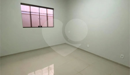 Casa à venda com 4 quartos, sendo 1 suíte,  em Jardim Europa, Dourados, MS
