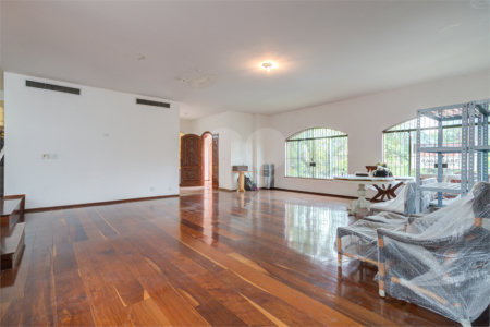 Casa à venda com 5 suítes em Jardim Prudência, São Paulo, SP