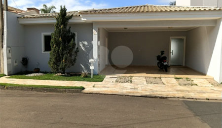 Casa à venda com 3 quartos, sendo 1 suíte,  no condomínio Residencial Eldorado, São Carlos - SP