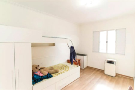 Sobrado à venda com 3 quartos, sendo 1 suíte, em Vila Nivi, São Paulo, SP