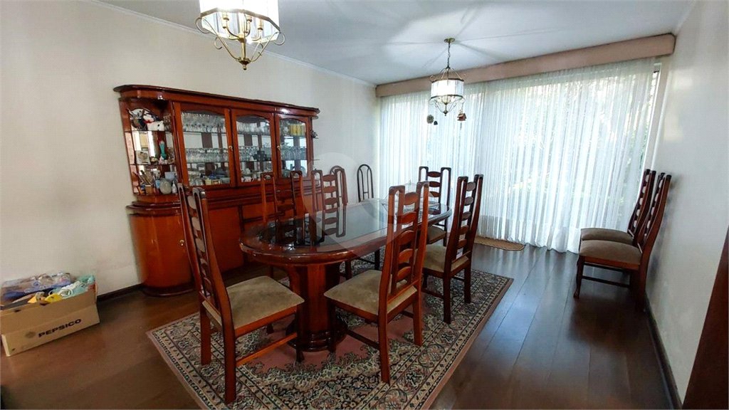 Casa à venda com 6 quartos, sendo 3 suítes, em Jardim Brasil (zona Sul), São Paulo, SP