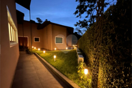 Casa à venda com 4 suítes no condomínio Halvétia Country Residencial, Indaiatuba - SP