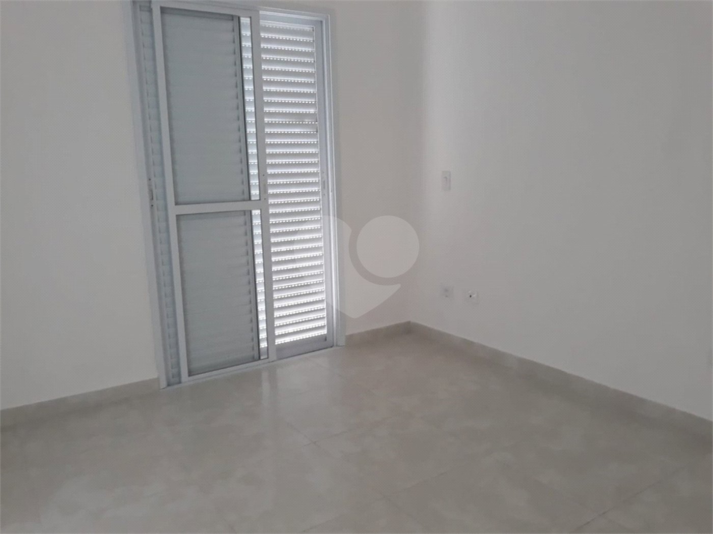 Apartamento à venda ou para alugar com 2 quartos, sendo 1 suíte,  em Vila Santa Isabel, São Roque, SP