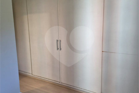 Apartamento à venda com 3 quartos, sendo 1 suíte,  em Cidade São Francisco, São Paulo, SP