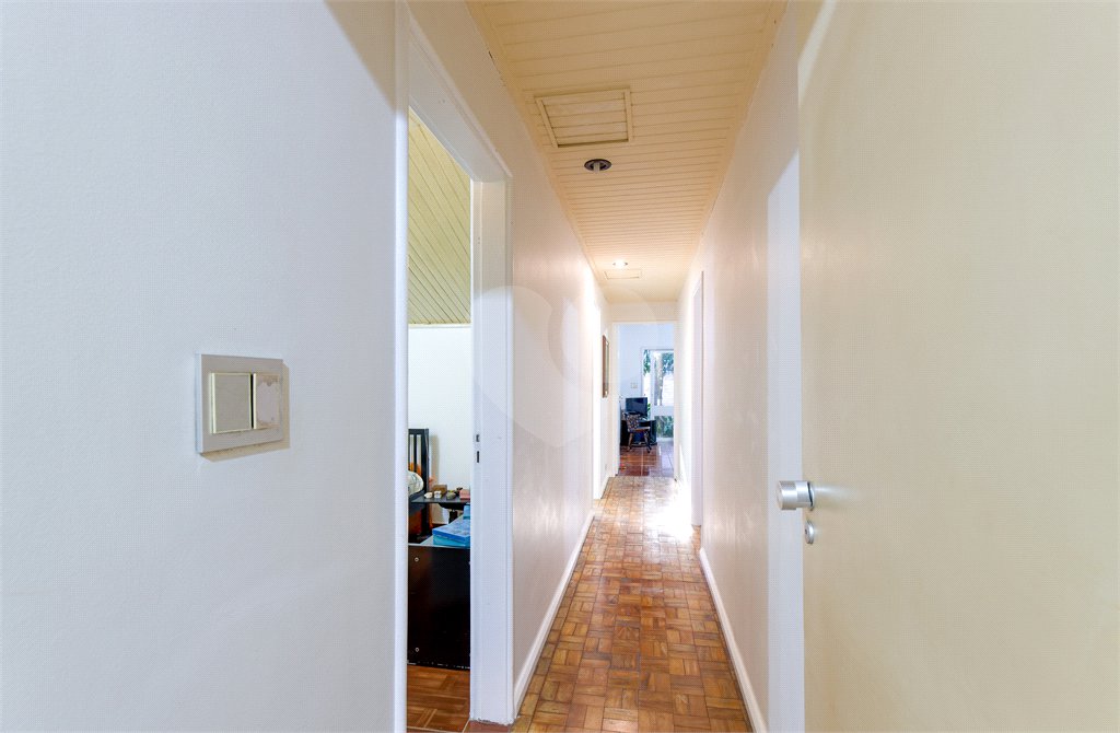 Casa Térrea à venda com 5 quartos, sendo 2 suítes, em Alto da Boa Vista, São Paulo, SP