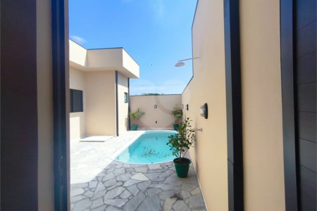 Casa à venda com 3 quartos, sendo 2 suítes, no condomínio Tivolli, Itapetininga - SP
