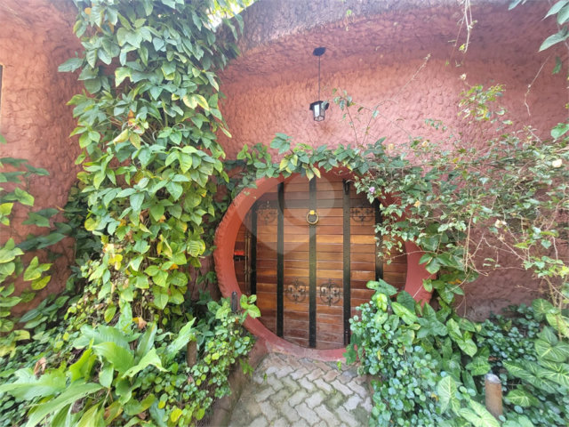 Casa à venda com 2 suítes no condomínio Associação Reserva das Hortênsias, Mairiporã - SP