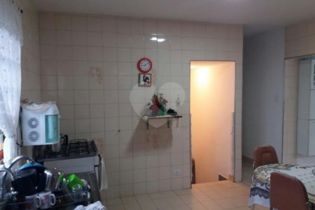 Casa à venda com 4 quartos, sendo 1 suíte,  em Jardim Helga, São Paulo, SP