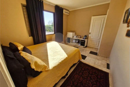 Casa à venda com 4 suítes no condomínio Villa Viana II, Cotia - SP