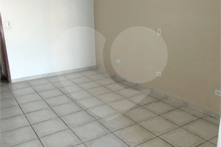 Sobrado à venda com 4 quartos, sendo 1 suíte, em Vila Nivi, São Paulo, SP