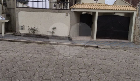 Sobrado à venda com 6 quartos, sendo 2 suítes,  em Balneário Stella Maris, Peruíbe, SP