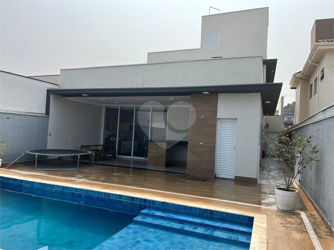 Casa à venda com 3 quartos, sendo 1 suíte,  no condomínio Costa das Areias, Salto - SP