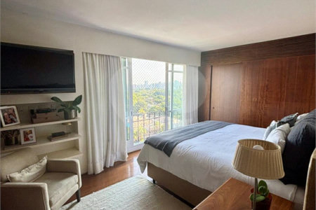 Apartamento à venda com 3 quartos, sendo 1 suíte, em Cerqueira César, São Paulo, SP