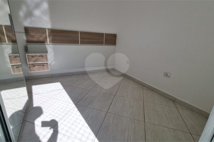 Casa à venda com 3 quartos, sendo 1 suíte,  no condomínio Rafaela I, São Paulo - SP