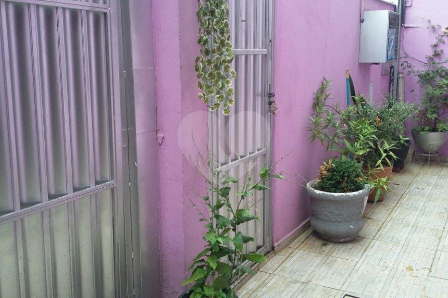 Sobrado à venda com 3 quartos em Parque Peruche, São Paulo, SP