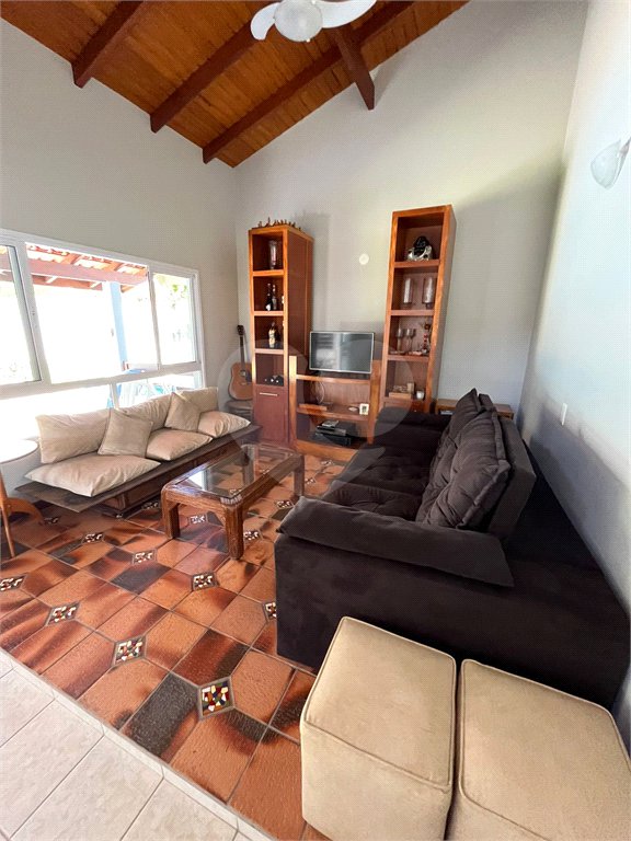 Casa à venda com 2 suítes no condomínio Recanto da Lagoinha, Ubatuba - SP