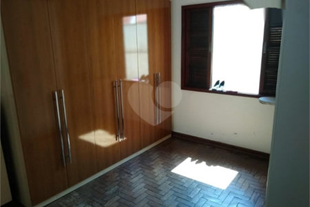 Sobrado à venda com 4 quartos, sendo 1 suíte, em Vila Constança, São Paulo, SP