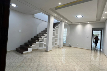 Sobrado à venda com 3 quartos, sendo 1 suíte, em Conjunto Habitacional Brás Cubas, Mogi das Cruzes, SP