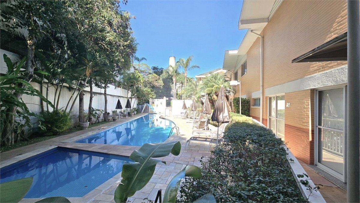 Casa à venda com 3 quartos, sendo 1 suíte, no condomínio Flora Park, São Paulo - SP