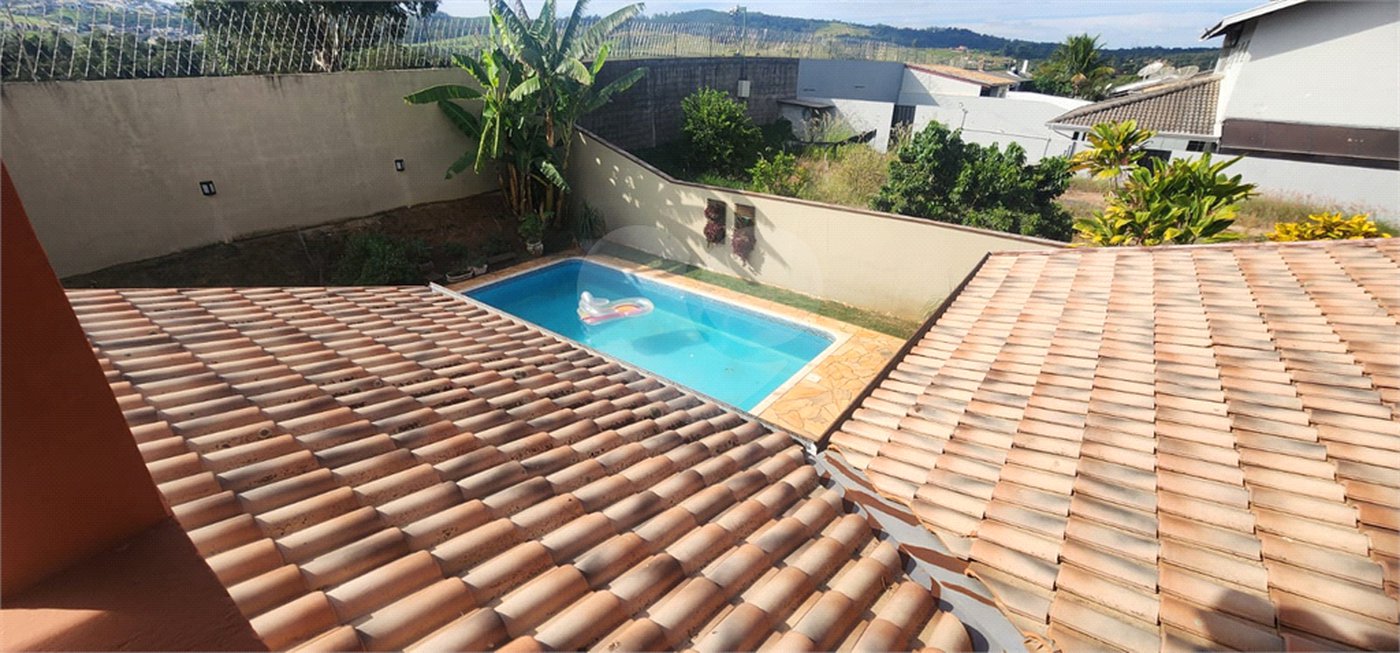 Casa à venda com 4 quartos, sendo 2 suítes, no condomínio Delle Stelle, Louveira - SP