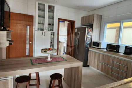 Casa à venda com 4 suítes no condomínio Pedra Grande, Atibaia - SP