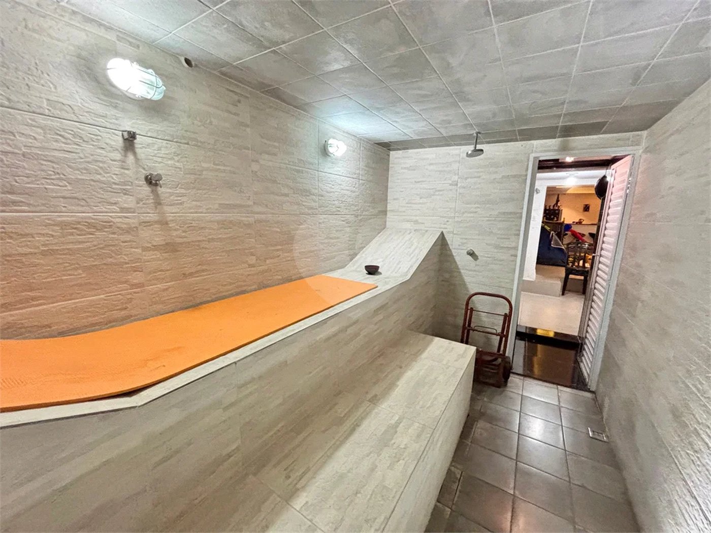 Casa à venda com 4 quartos, sendo 3 suítes, no condomínio Tremembé, São Paulo - SP