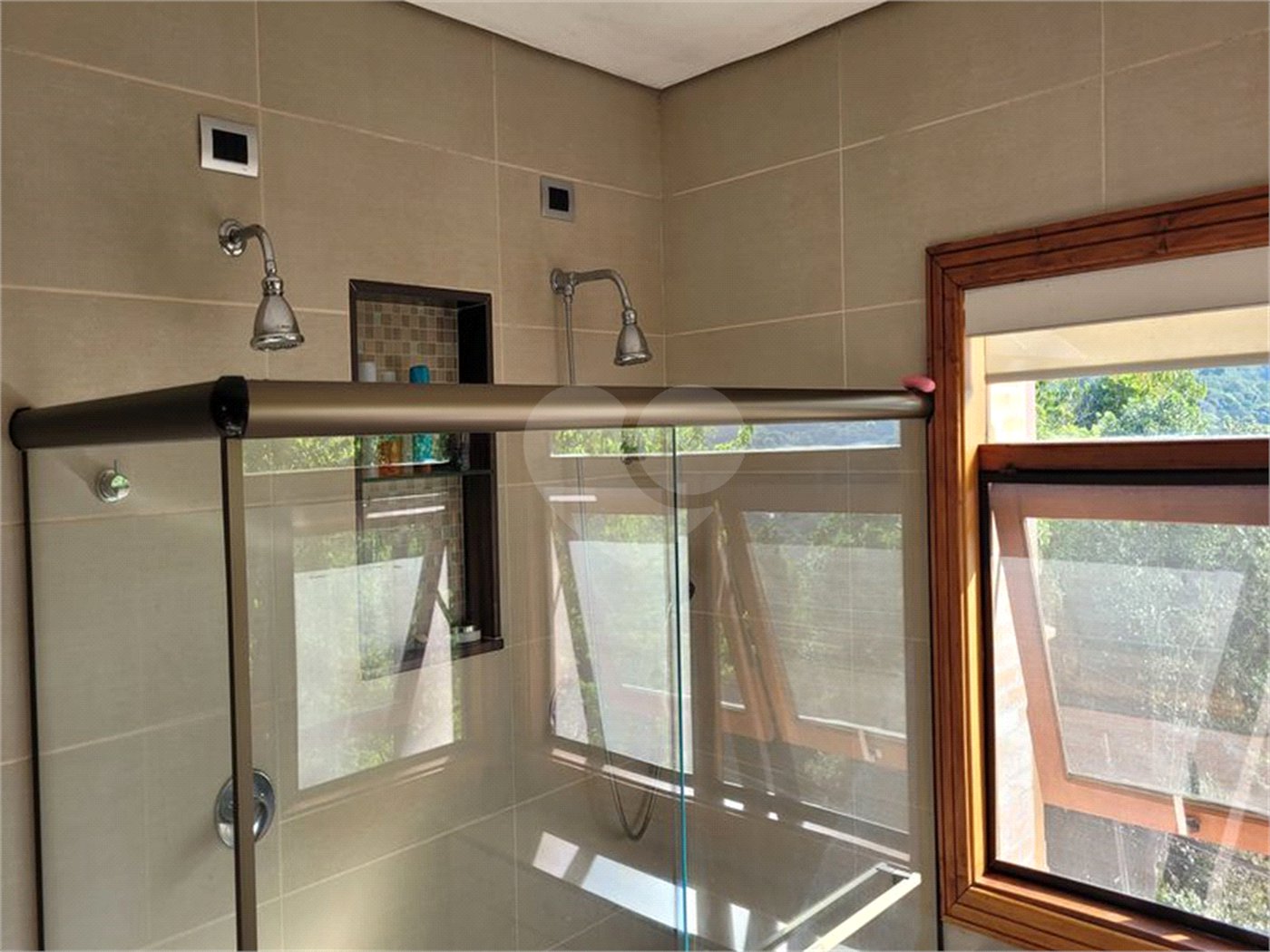 Casa à venda com 4 quartos, sendo 2 suítes, no condomínio Alpes da Cantareira, Mairiporã - SP